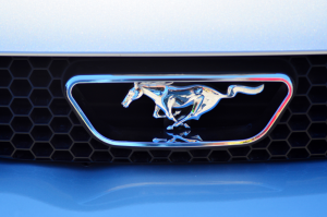 ford mustang logo