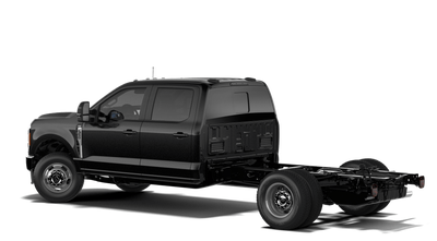 2027 Ford Chassis Cab F-350® LARIAT®