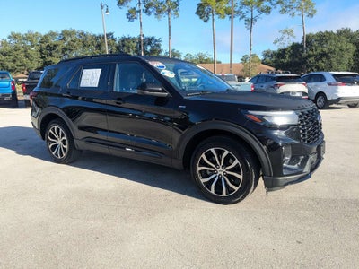 2025 Ford Explorer ST-Line