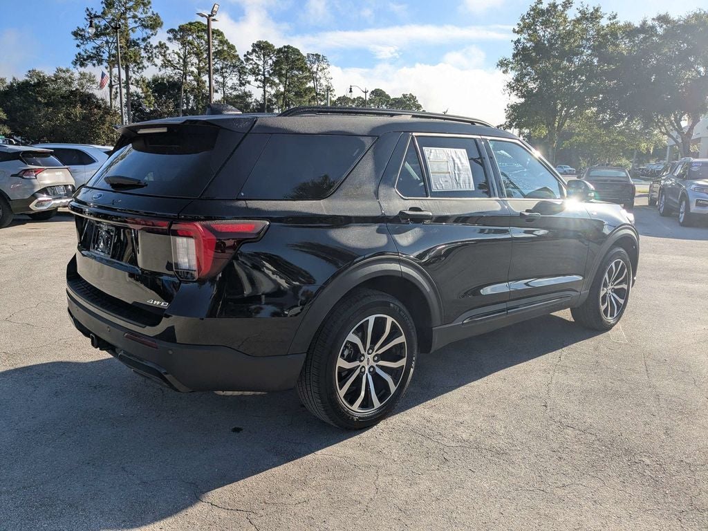 2025 Ford Explorer ST-Line