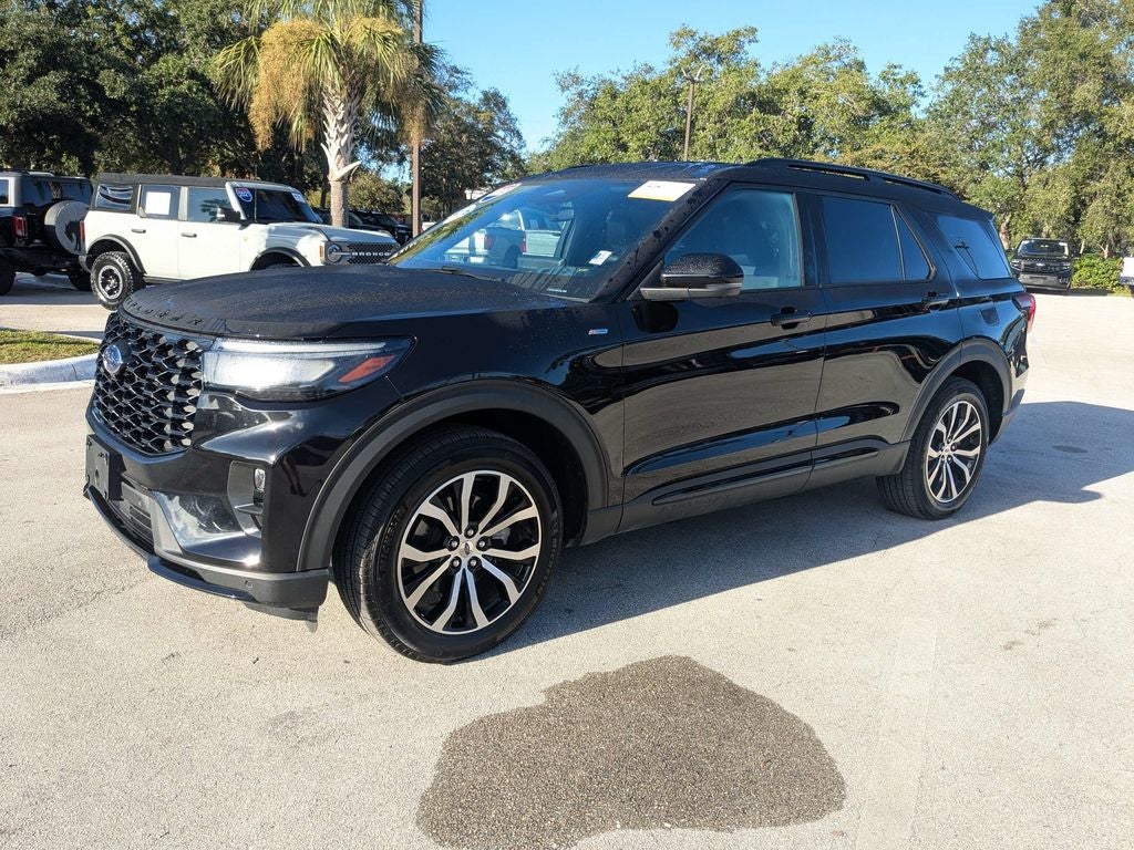 2025 Ford Explorer ST-Line