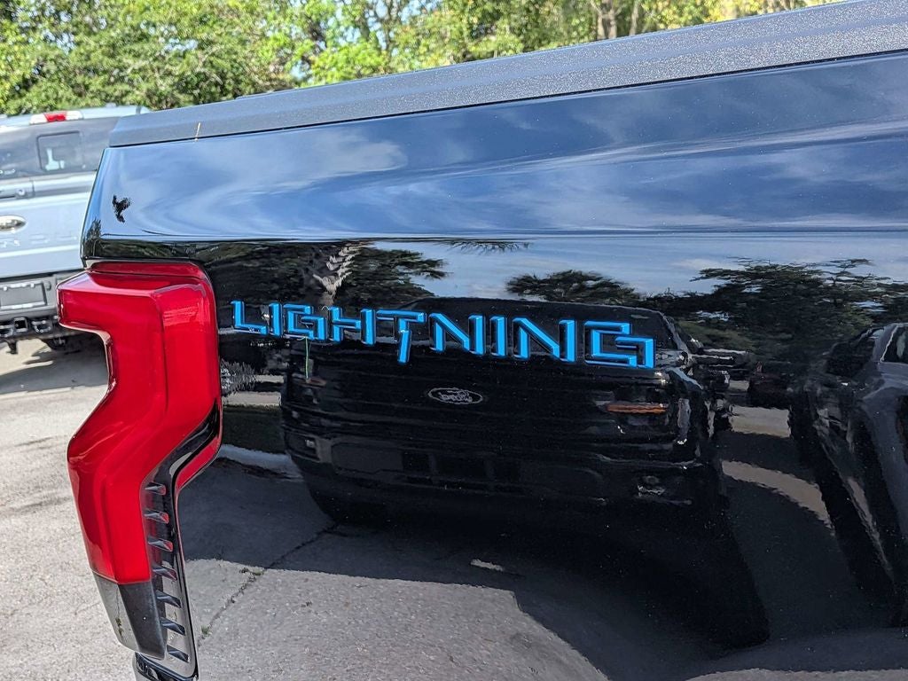2025 Ford F-150 Lightning Flash
