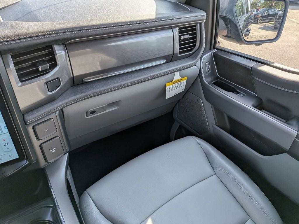 2025 Ford F-150 Lightning Flash