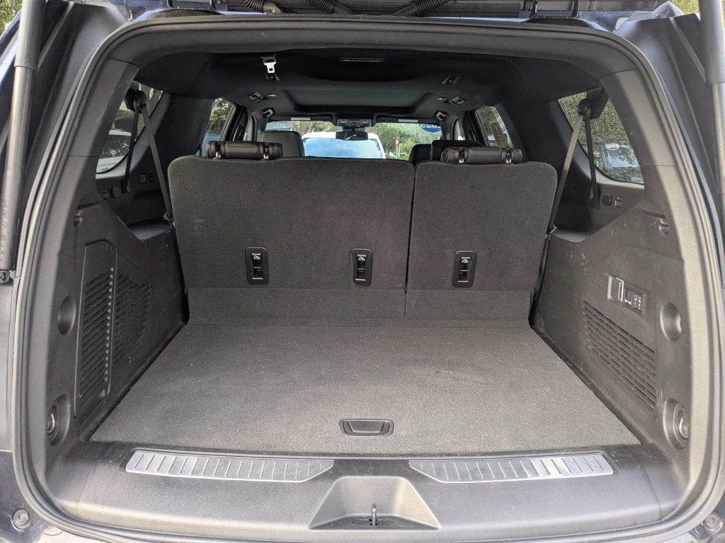 2025 Chevrolet Suburban RST