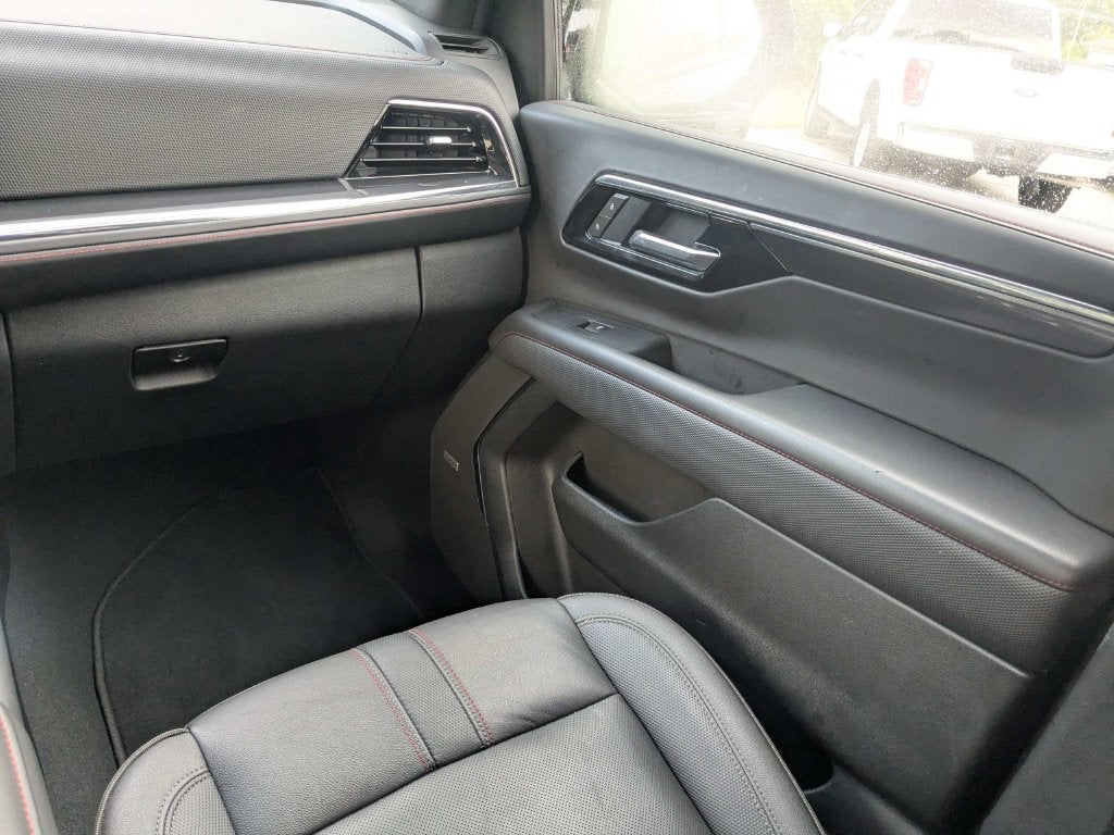 2025 Chevrolet Suburban RST