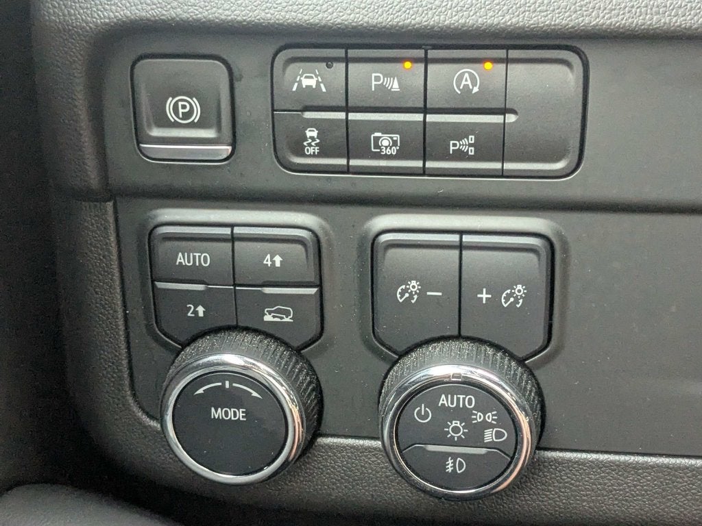 2025 Chevrolet Suburban RST