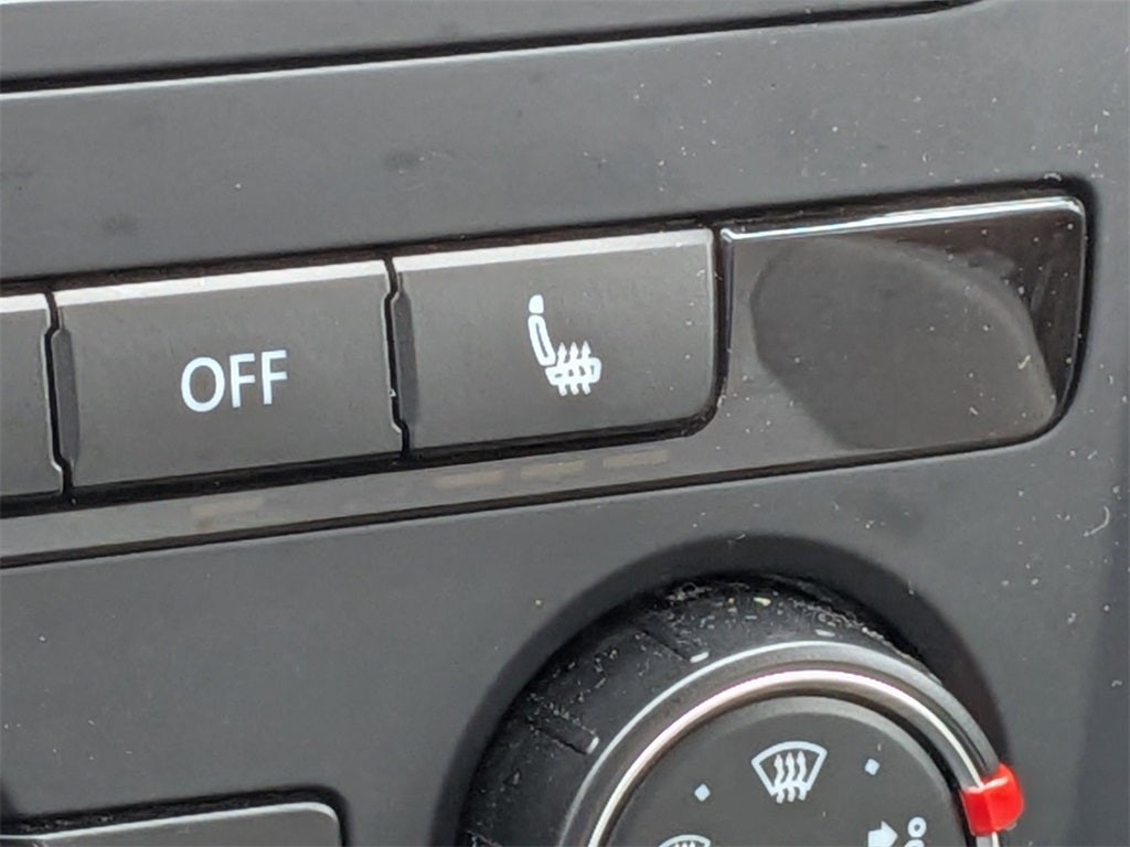 2015 Volkswagen Passat 1.8T Limited Edition