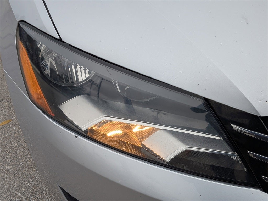 2015 Volkswagen Passat 1.8T Limited Edition