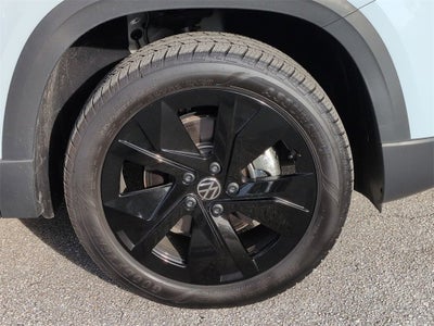 2025 Volkswagen Taos 1.5T SE Black