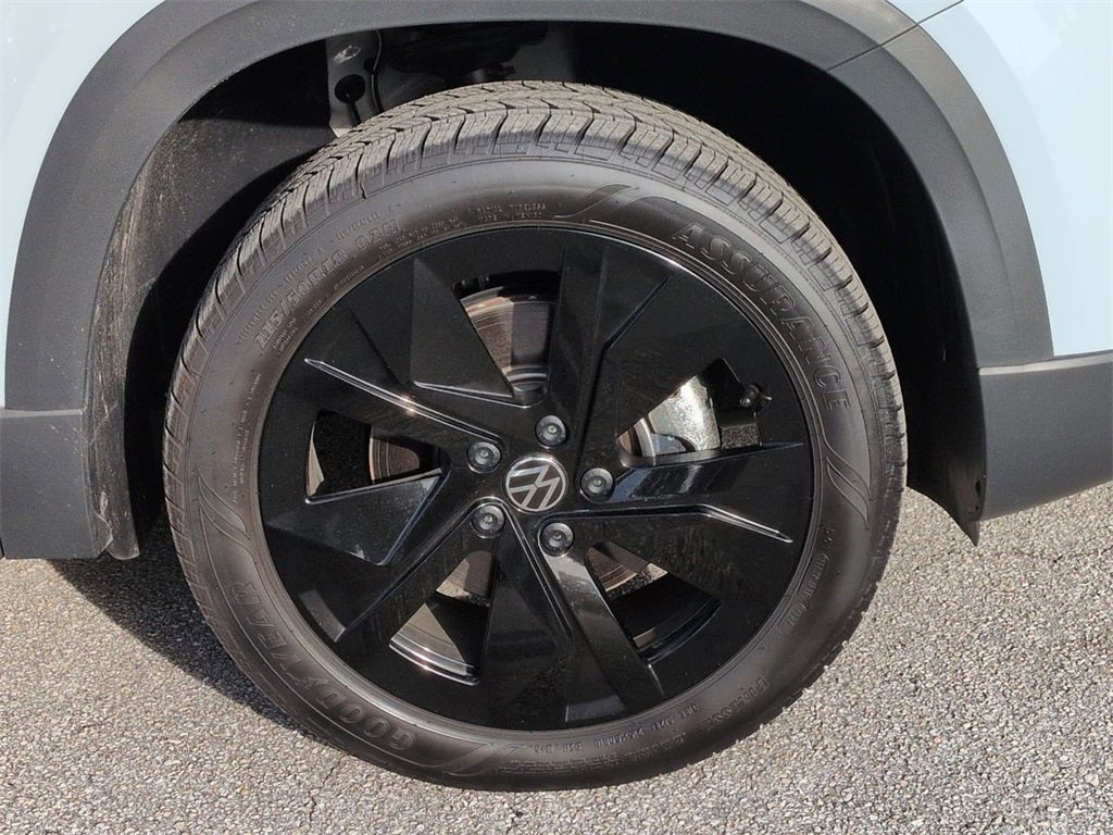 2025 Volkswagen Taos 1.5T SE Black