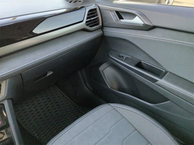 2025 Volkswagen Taos 1.5T SE Black