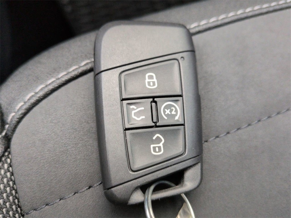 2025 Volkswagen Taos 1.5T SE Black