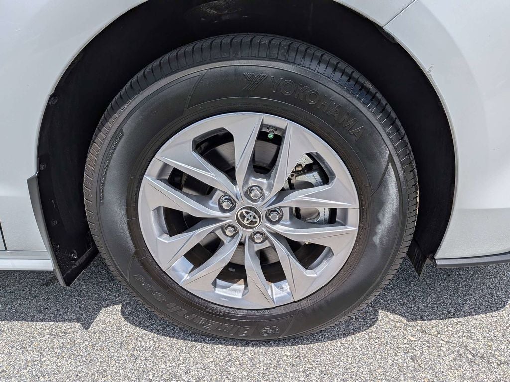 2025 Toyota Sienna XLE 8 Passenger