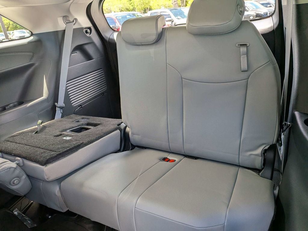 2025 Toyota Sienna XLE 8 Passenger