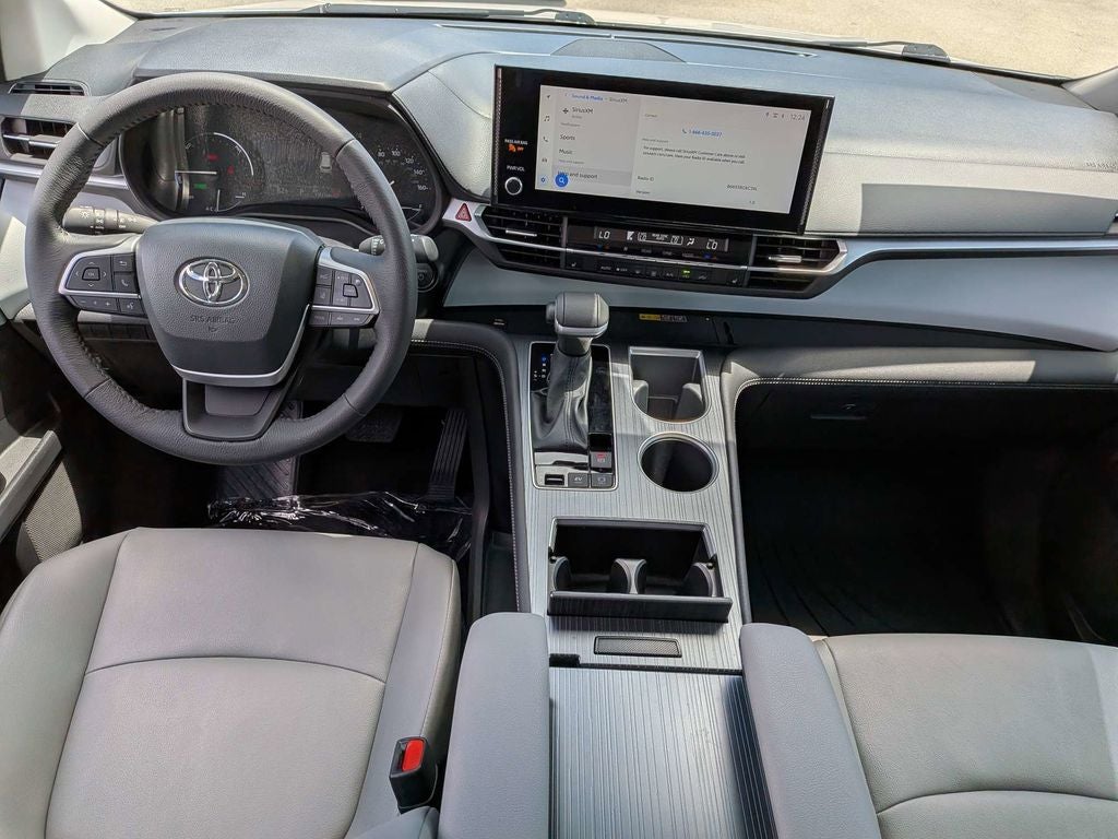2025 Toyota Sienna XLE 8 Passenger