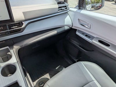 2025 Toyota Sienna XLE 8 Passenger