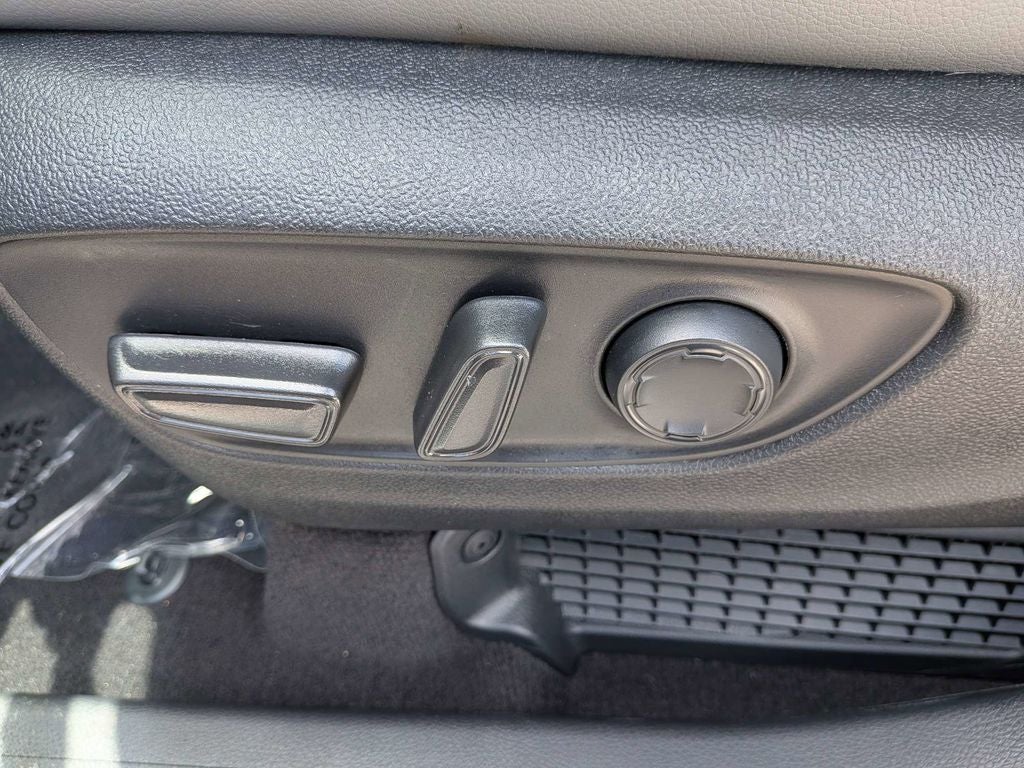 2025 Toyota Sienna XLE 8 Passenger