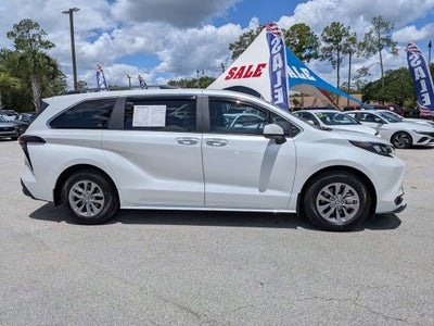 2025 Toyota Sienna XLE 8 Passenger