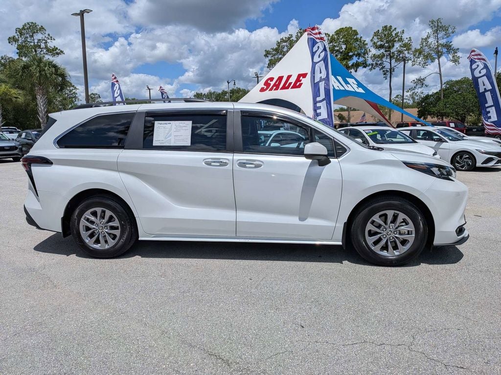 2025 Toyota Sienna XLE 8 Passenger