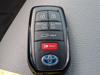 2025 Toyota Sienna XLE 8 Passenger