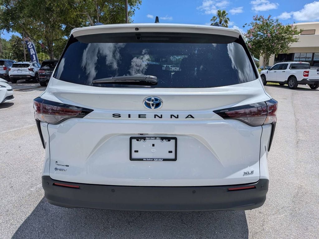 2025 Toyota Sienna XLE 8 Passenger