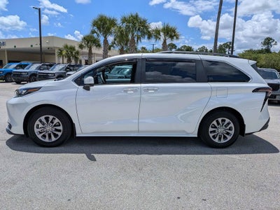 2025 Toyota Sienna XLE 8 Passenger