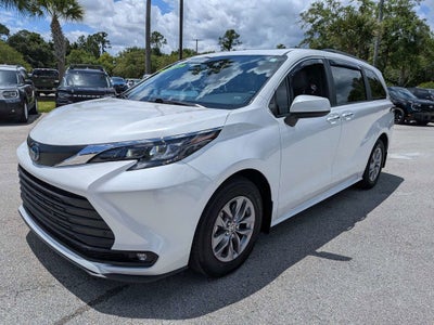 2025 Toyota Sienna XLE 8 Passenger