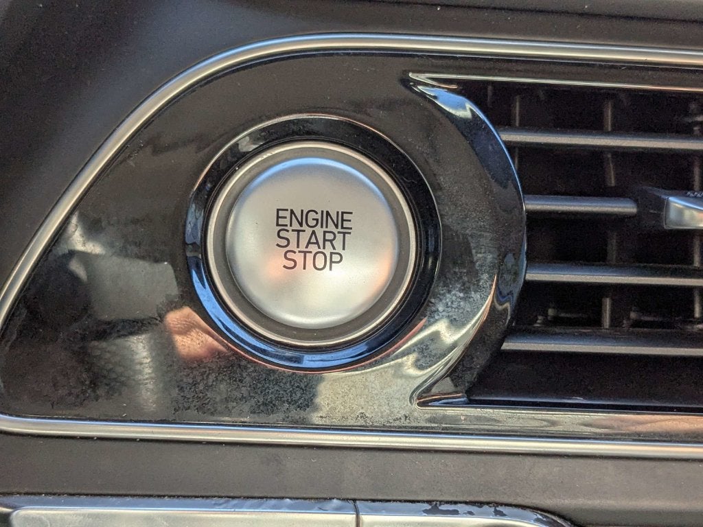 2022 Genesis G70 2.0T